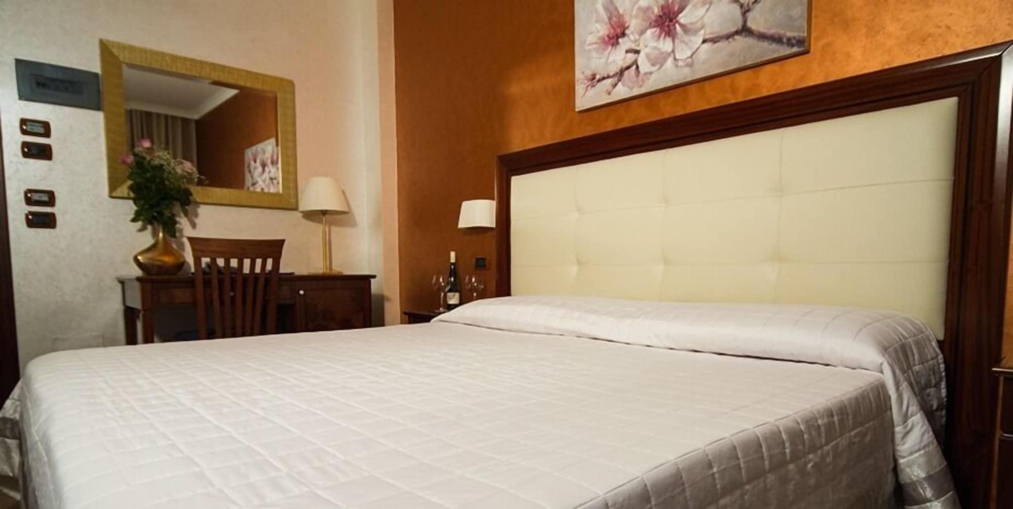 Hotel Flora Noto Exterior photo