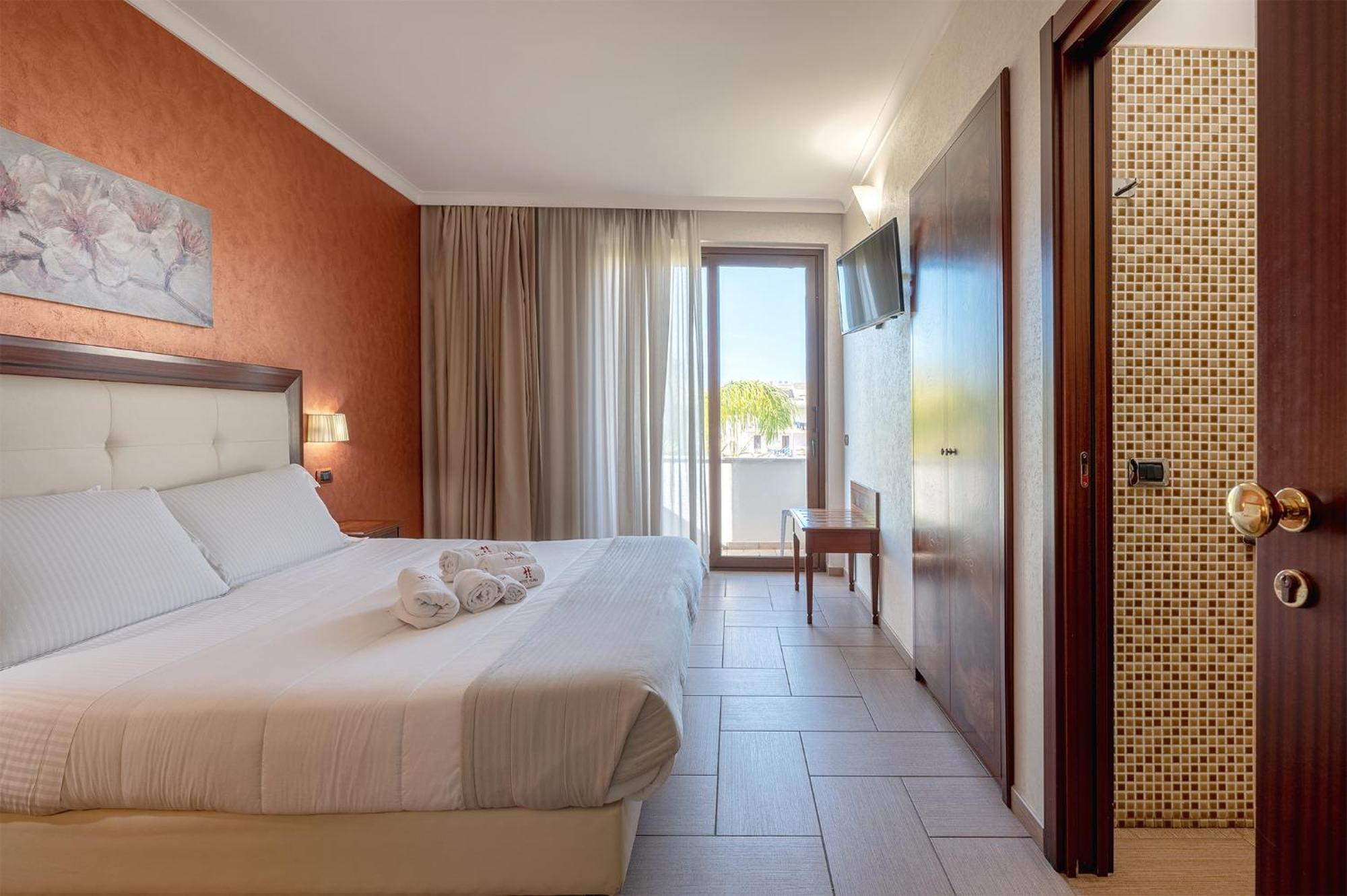 Hotel Flora Noto Exterior photo